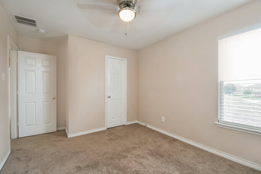 Building Photo - 5328 Nueces Ln