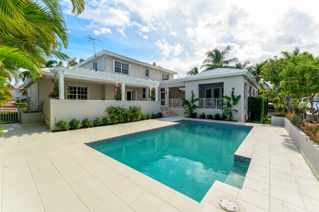 Building Photo - 13032 Mar St