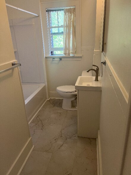 Building Photo - 420 Davis St