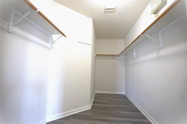 Building Photo - 15215 Possumwood Dr
