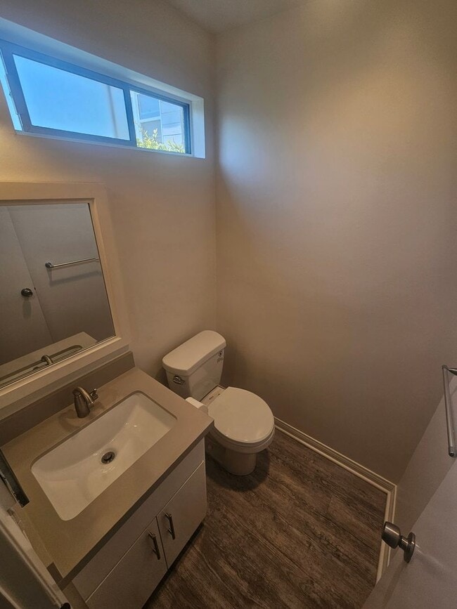 Building Photo - 2 bed 1.5 bath for rent just minutes away from the beach