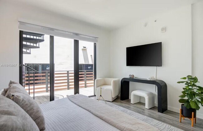 Building Photo - 2955 Bird Ave