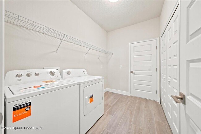 Building Photo - 407 Cellini Ave NE