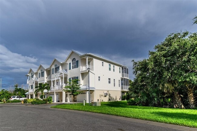 Building Photo - 10300 Tarpon Landings Terrace