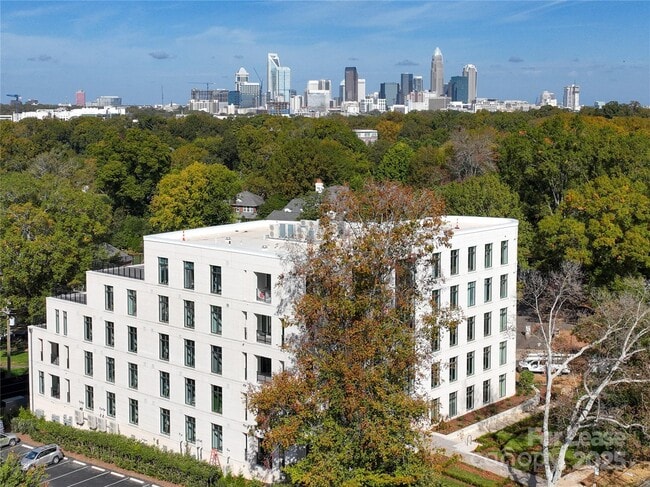 Building Photo - 1500 Queens Rd