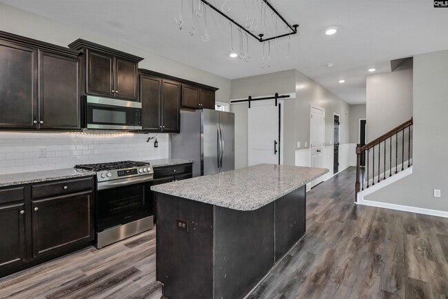 Building Photo - 414 Tulip Way