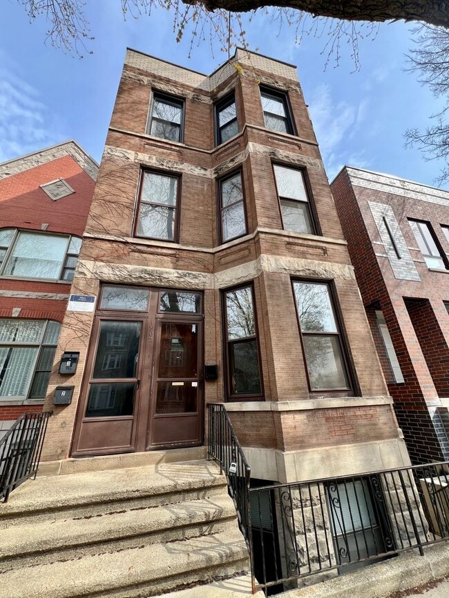 Building Photo - 1902 W Cortland St