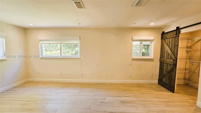 Building Photo - 6550 SW 28th St