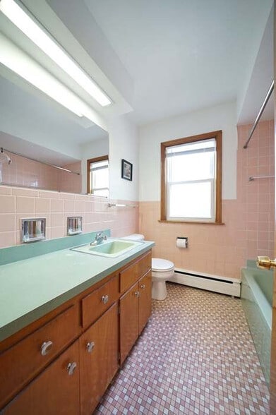 Building Photo - 4729 N Kildare Ave