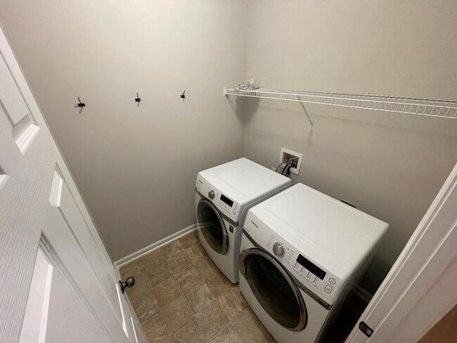 Building Photo - 12785 Doe Dr