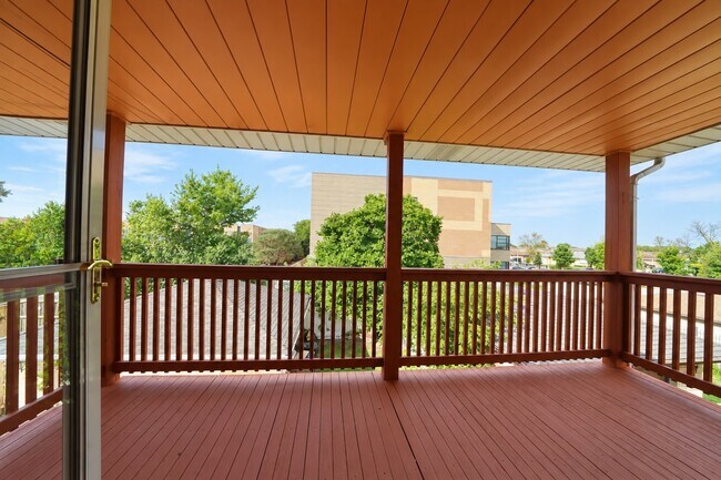 Building Photo - 8608 W Carmen Ave