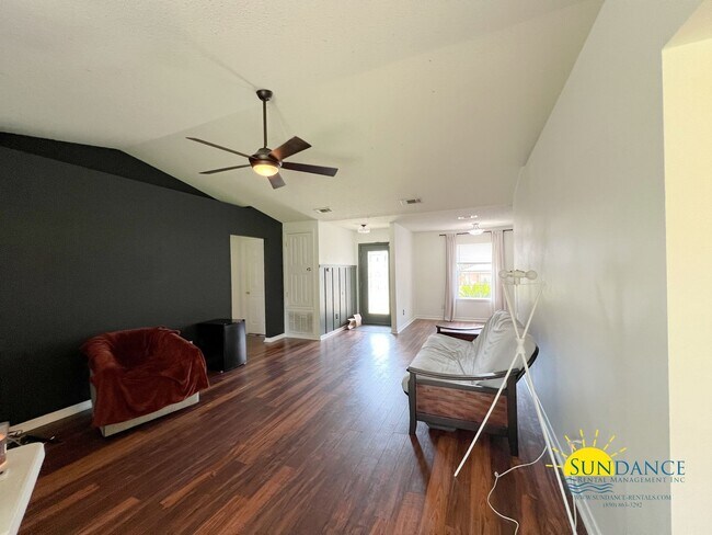 Building Photo - Spacious 3-Bedroom Home with Solar Panels & Lawn Maintenance Included in South Crestview