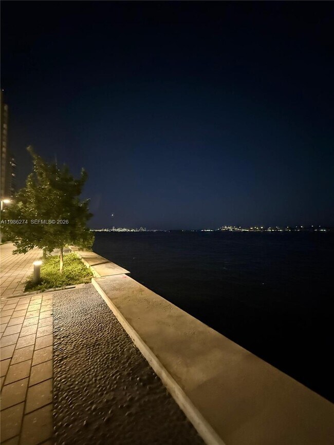 Building Photo - 2475 Brickell Ave