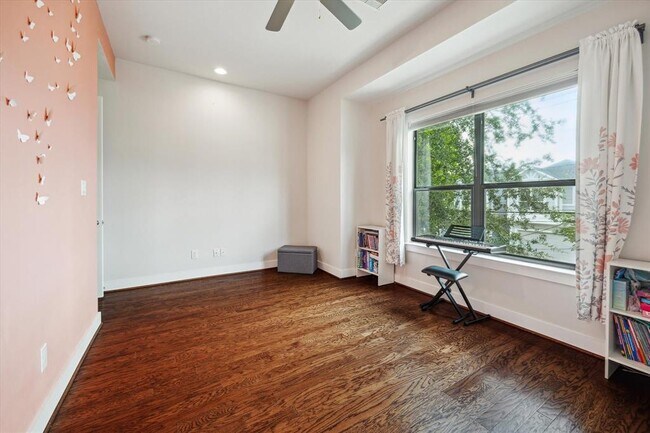 Building Photo - 4205 Koehler St