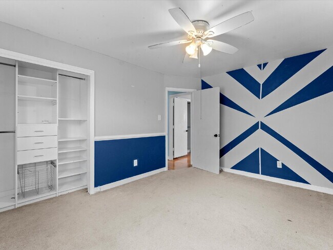 Building Photo - 2220 Lauderdale Dr