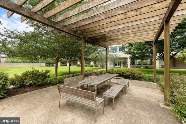 Building Photo - 1101 3rd St SW