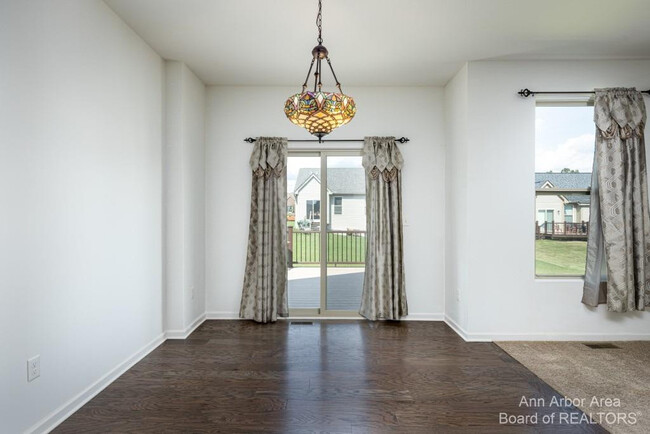 Building Photo - 8389 Ardmoor Dr