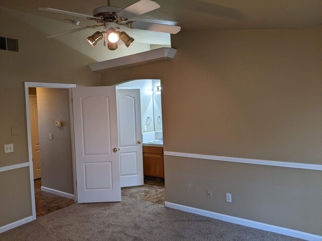 Building Photo - Wonderful home close to Clovis North and Copper River offering a large backyard, updated fixtures...