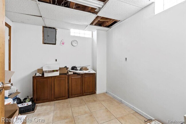 Building Photo - 6118 Amboy St