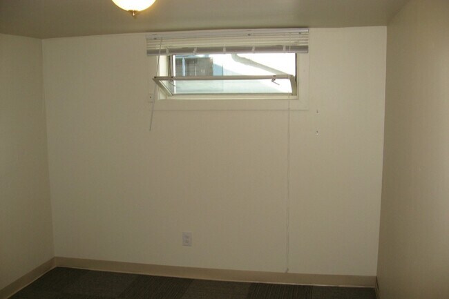 Bonus - 86 Winspear Ave