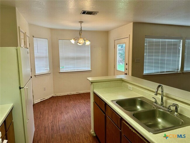 Building Photo - 128 Cedargrove
