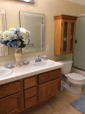 Building Photo - 1180 Pan Ct