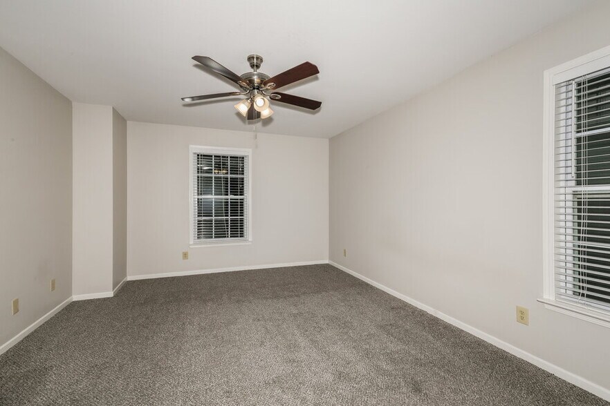Building Photo - 10936 Mansfield Way