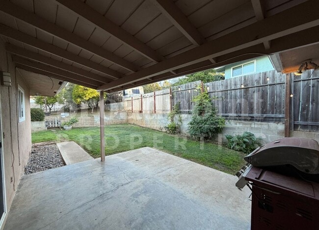 Building Photo - 440 Chestnut Ln