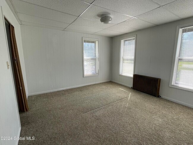 Building Photo - 524 Maple Ave