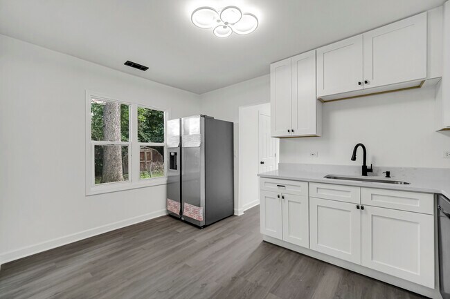 Building Photo - 34904 N Carvis Dr