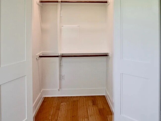 Building Photo - East Riverside near parks