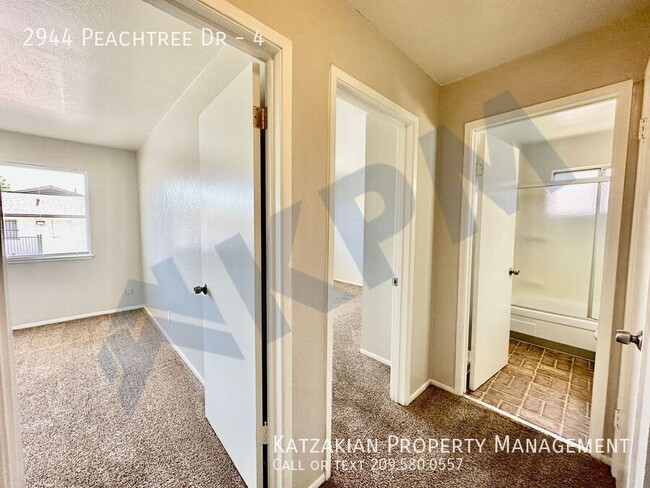 Building Photo - Upstairs 2-Bedroom 1-Bath Louis Park Estat...