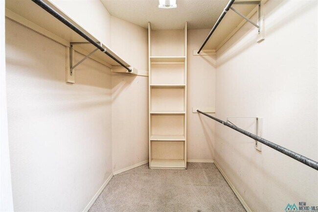Building Photo - 2140 Northglen Dr