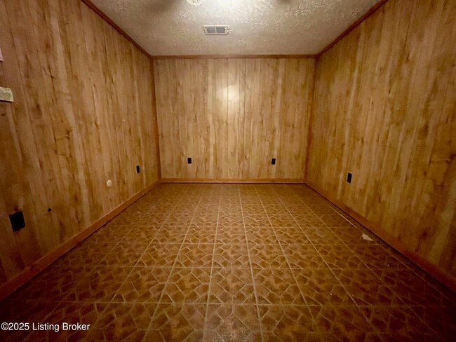 Building Photo - 4023 Tanglewood Dr