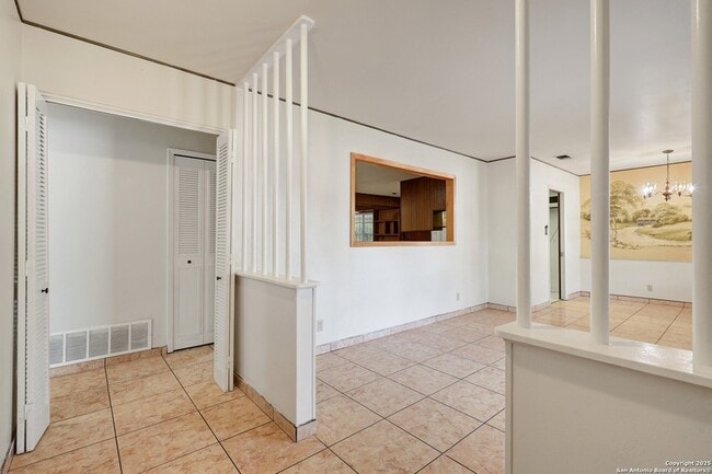 Building Photo - 166 Meadow Trail Dr