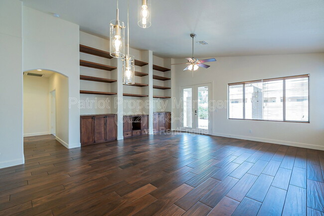 Building Photo - 3536 E San Pedro Ave