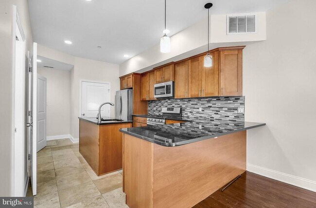 Building Photo - 2050 Frankford Ave