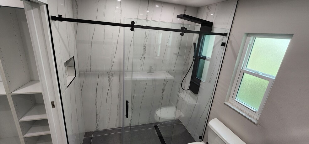 Building Photo - 4270 Kingston Ct