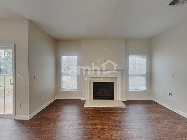 Building Photo - 1019 Canopy Dr
