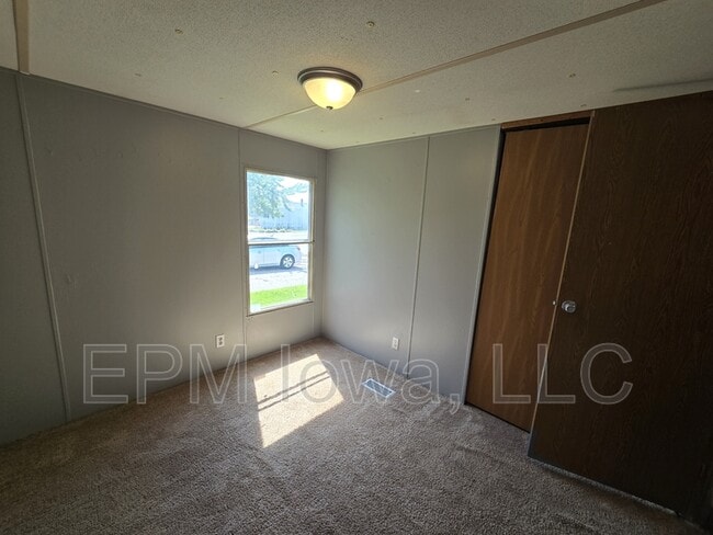 Building Photo - 700 W Ridgeway Ave