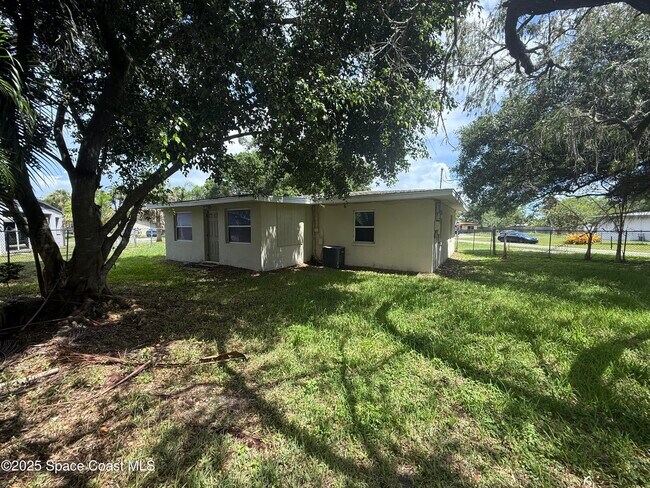 Building Photo - 325 Patrick Cir