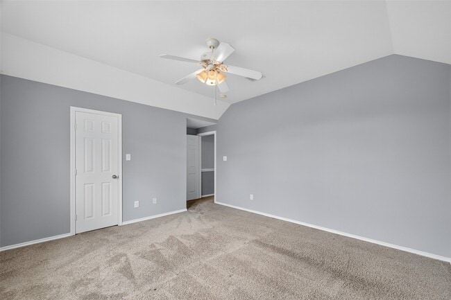 Building Photo - 6915 Woodridge Row Dr