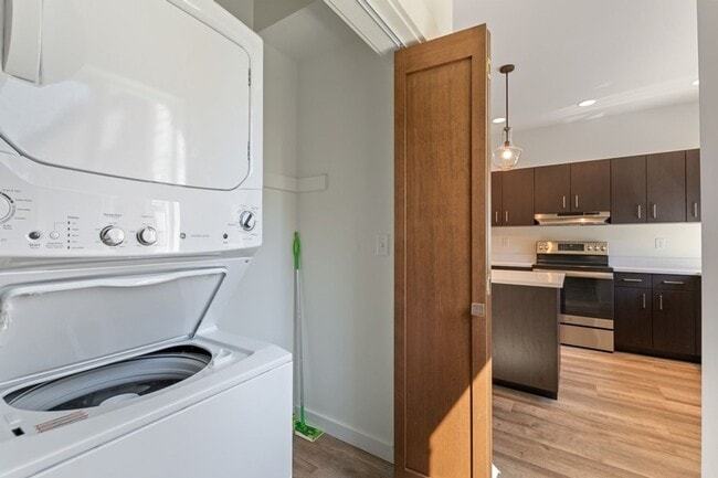 Building Photo - 2 bedroom, 2 bath townhome, close to downtown Whitefish!