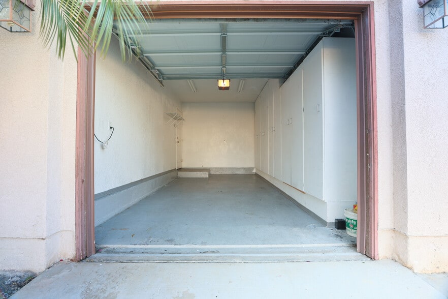 Building Photo - 2582 Hudson Ave