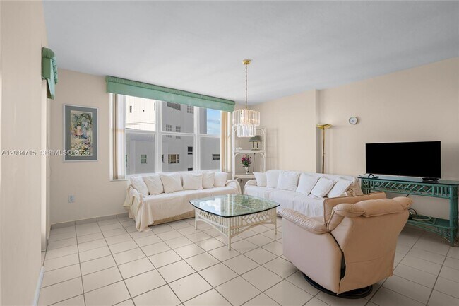 Building Photo - 5001 Collins Ave