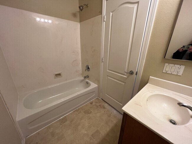Building Photo - OVER 4000 SQ. FT. EXECUTIVE HOME IN GATED ...