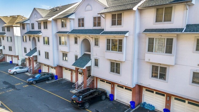 Building Photo - 19 Legend Hills Dr