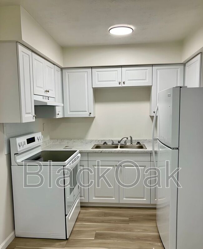 Building Photo - 744 Ellerson Dr