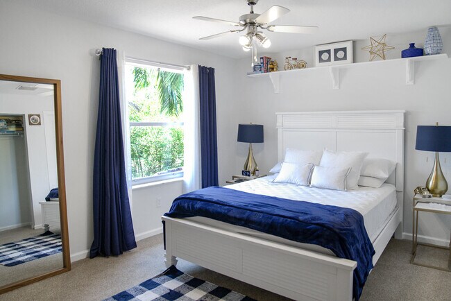 Building Photo - 2877 SW Venice Ct