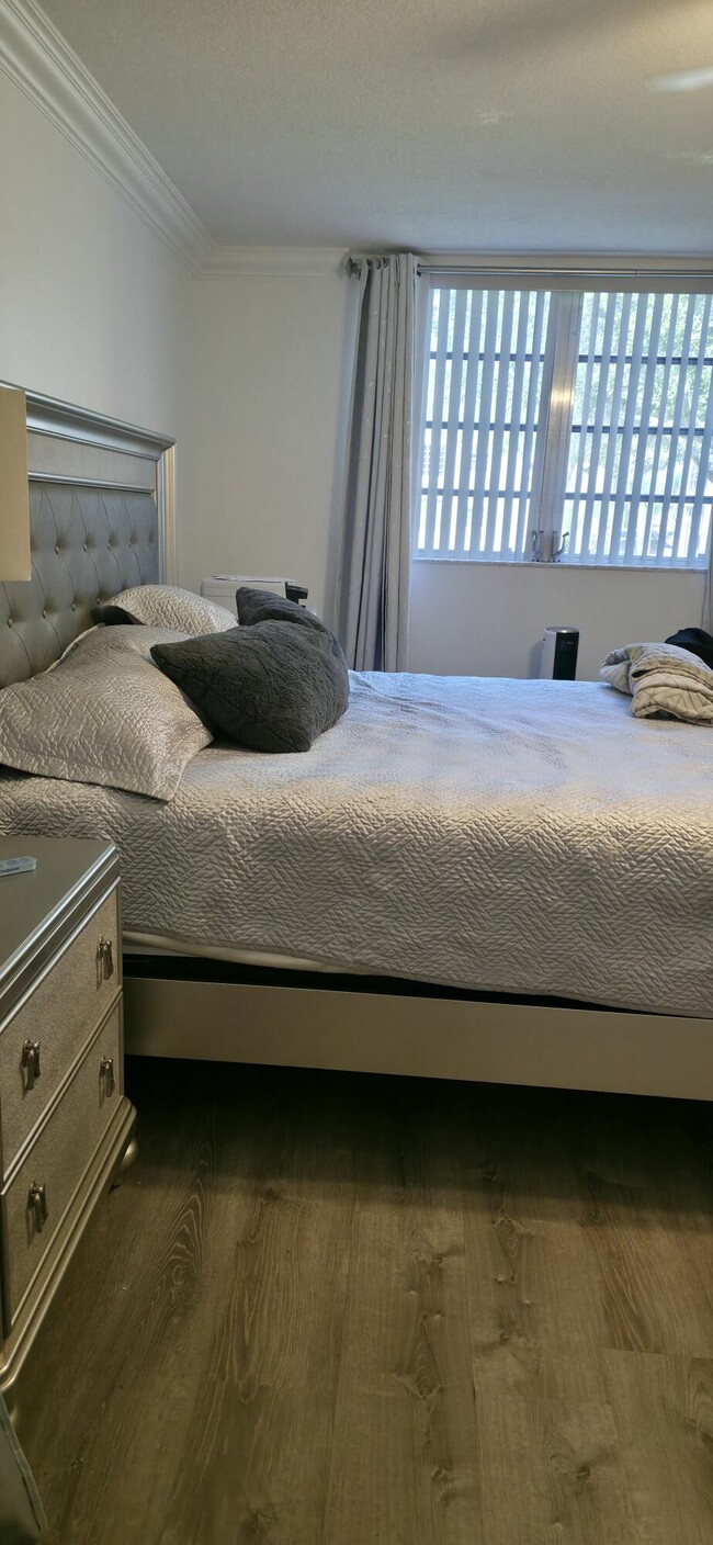 Building Photo - 6091 NW 61st Ave